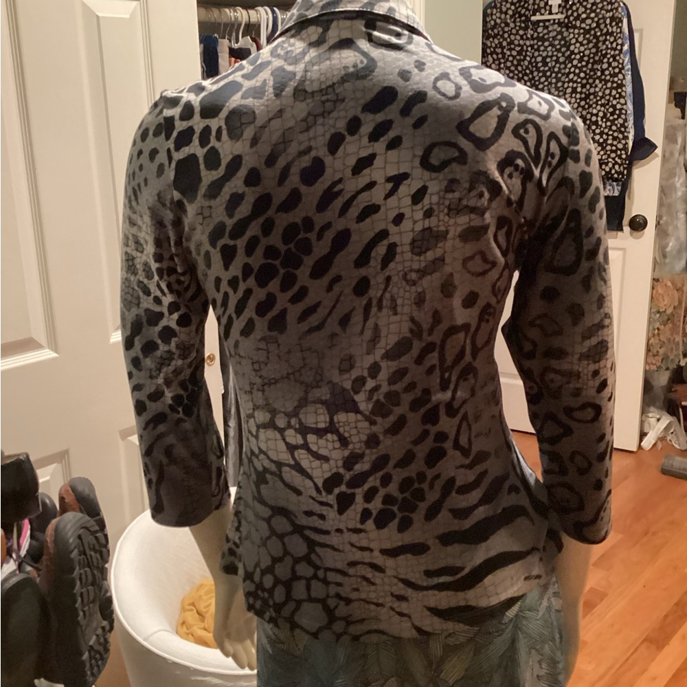 Laura Max Animal Print Ruffle Blouse - Picture 5 of 14